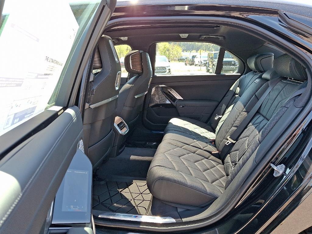 new 2025 BMW 760 car, priced at $137,550