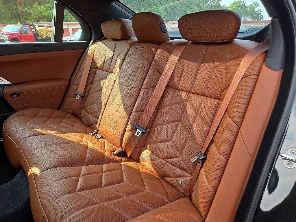 new 2025 BMW 760 car, priced at $127,100