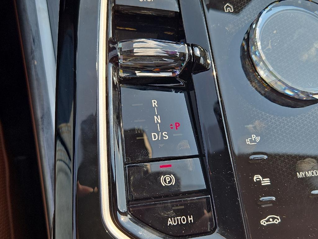 new 2025 BMW 760 car, priced at $127,100