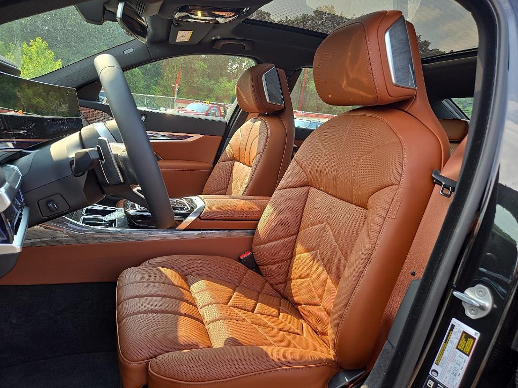 new 2025 BMW 760 car, priced at $127,100
