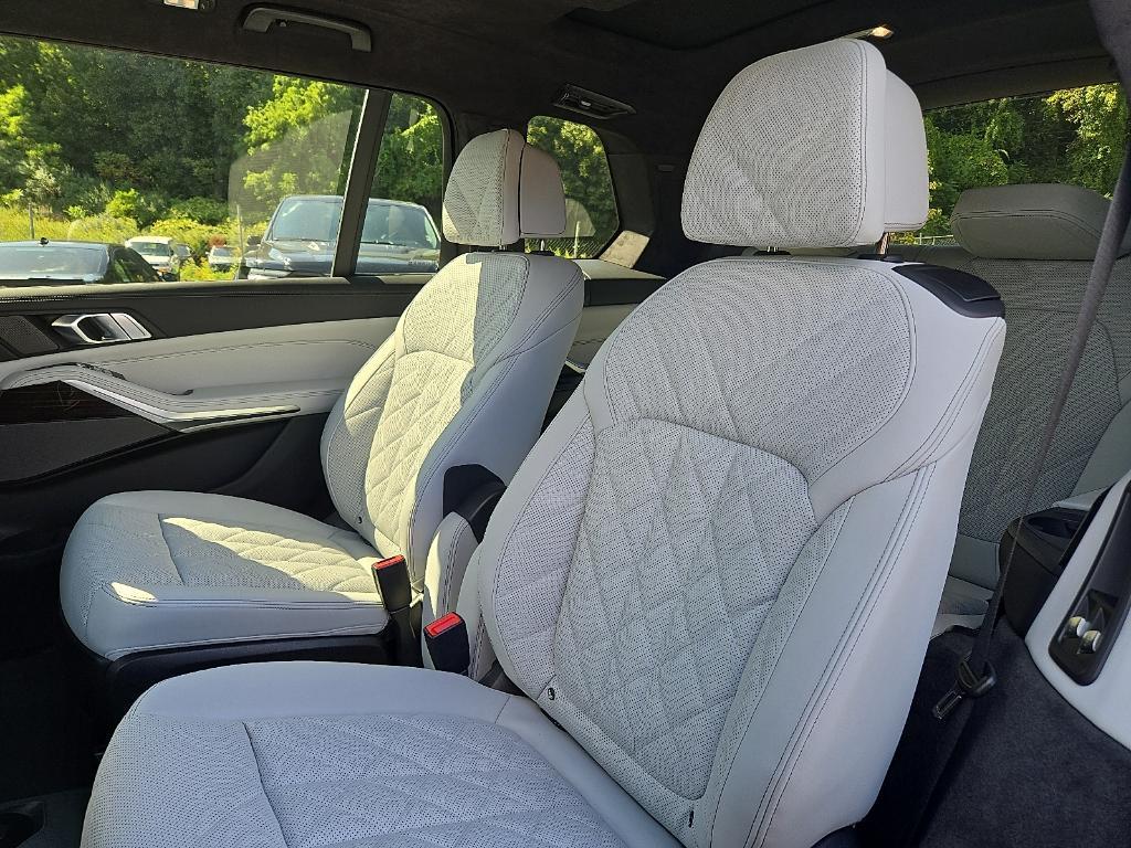 new 2026 BMW X7 car, priced at $96,180