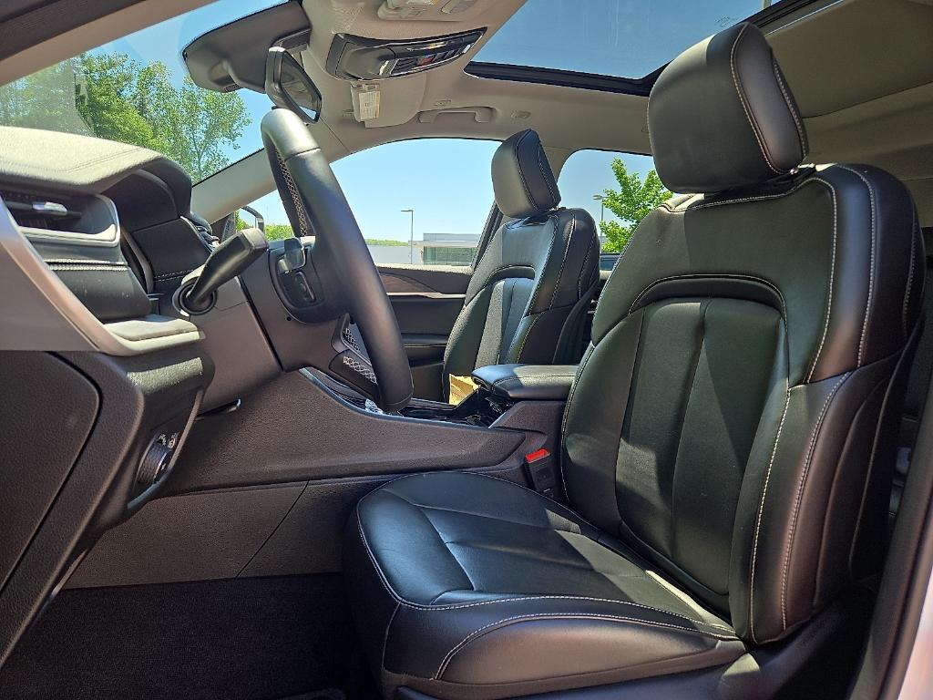 used 2022 Jeep Grand Cherokee car, priced at $32,450