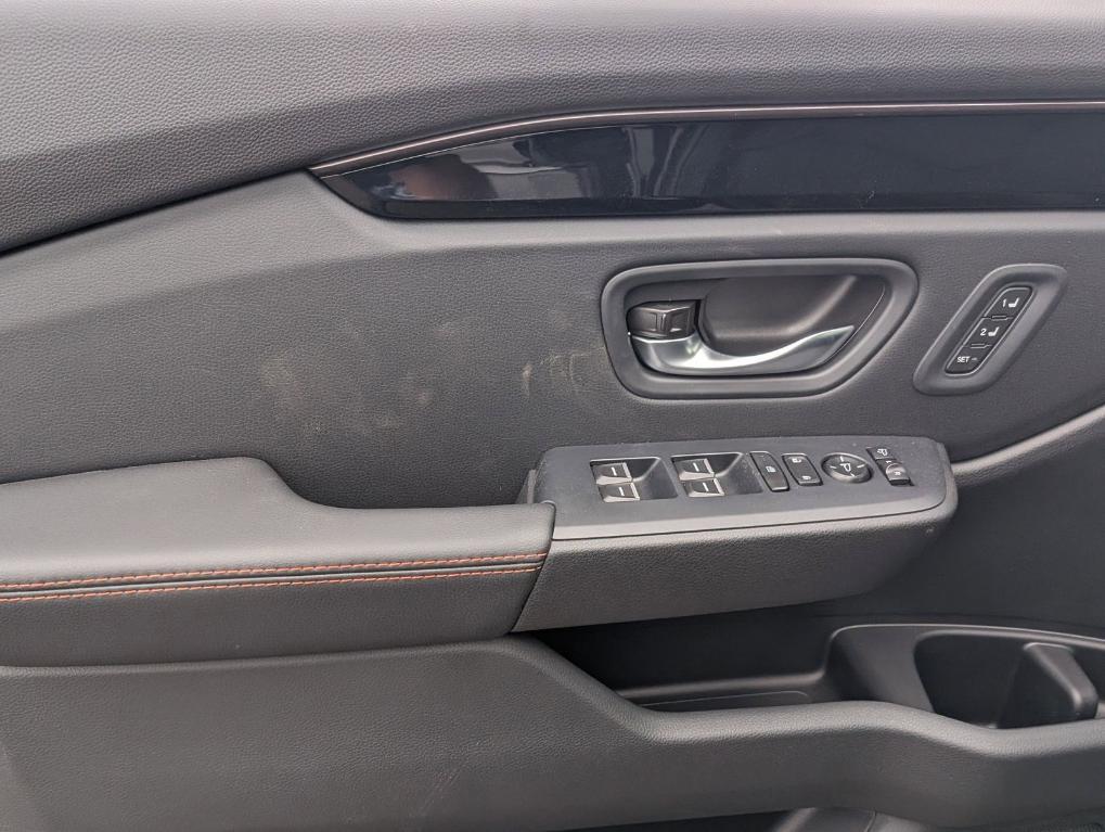 new 2025 Honda Pilot car, priced at $50,895