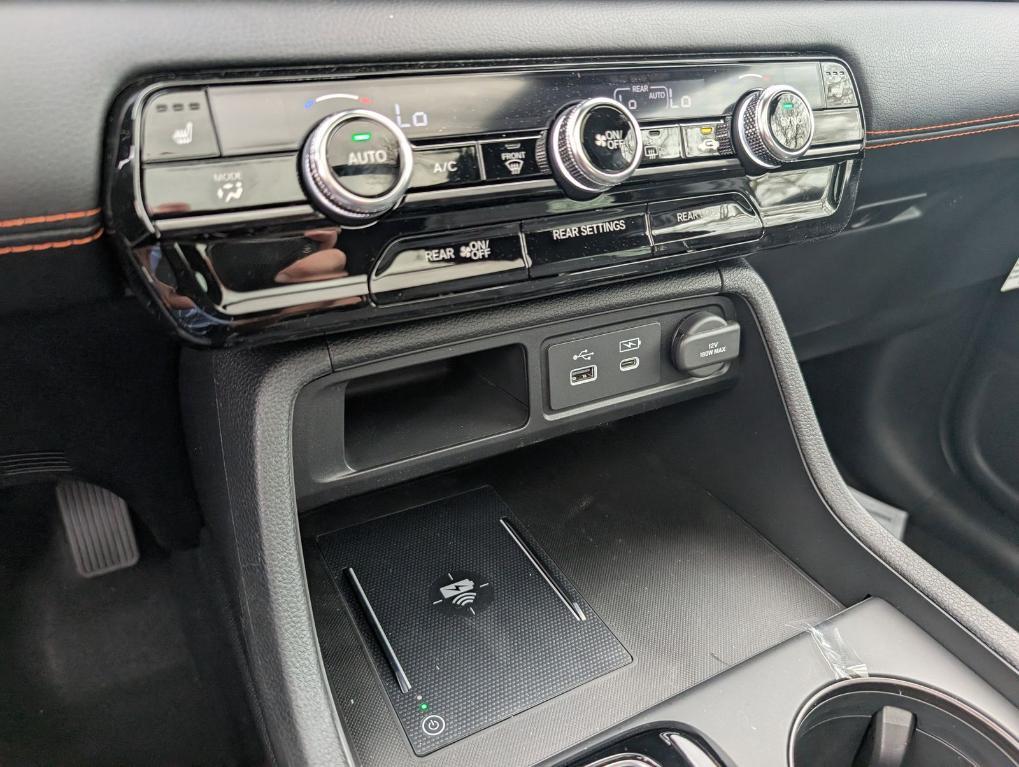 new 2025 Honda Pilot car, priced at $50,895