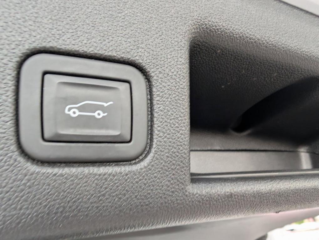 used 2023 Chevrolet Equinox car, priced at $24,200