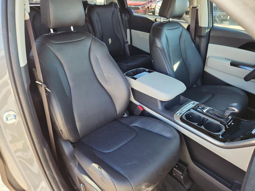 used 2024 Kia Carnival car, priced at $37,900