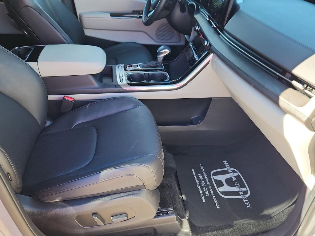 used 2024 Kia Carnival car, priced at $37,900