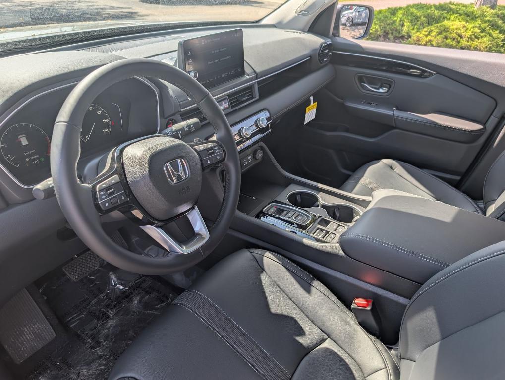 new 2025 Honda Pilot car, priced at $51,095