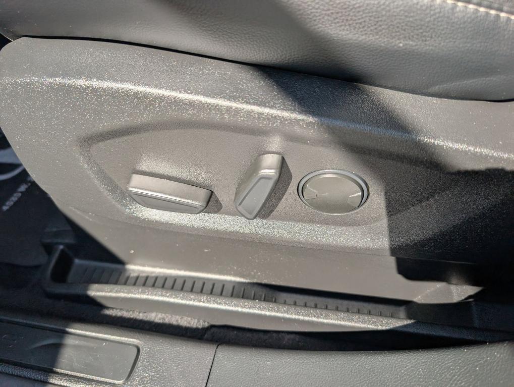 used 2024 Ford Edge car, priced at $26,900
