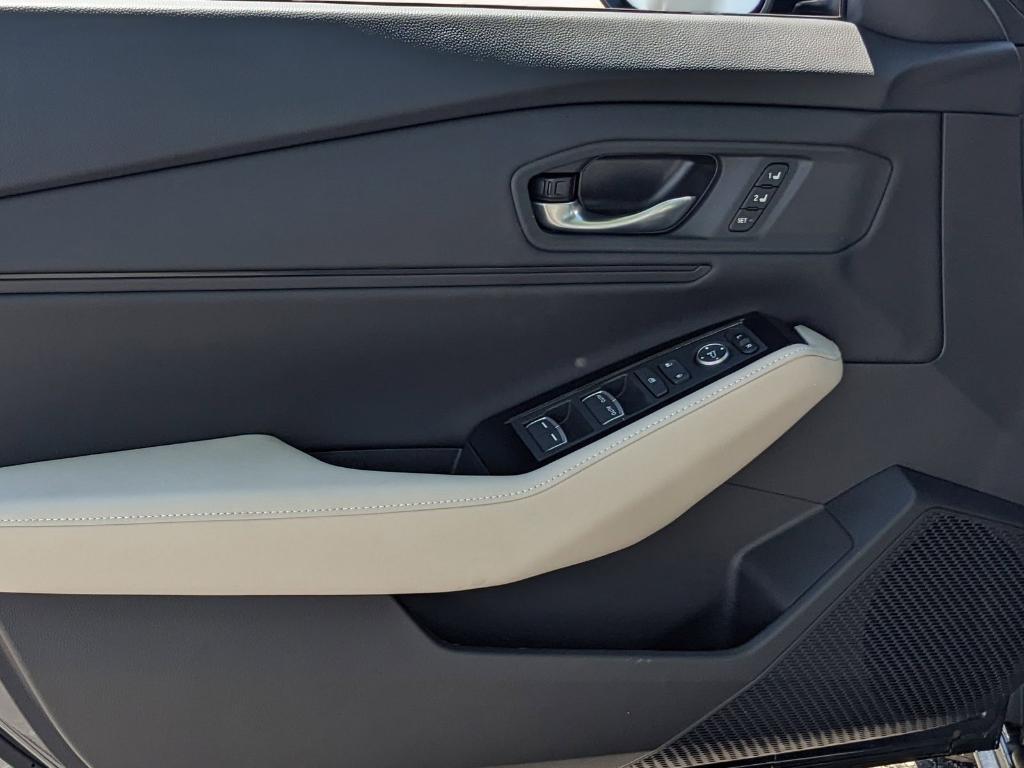 new 2025 Honda Accord Hybrid car, priced at $40,905