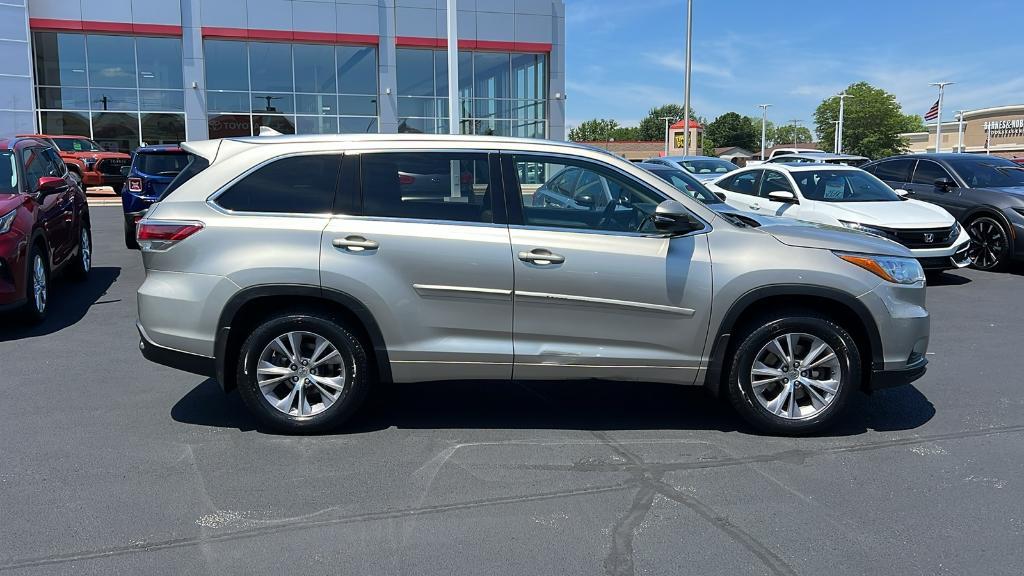 used 2015 Toyota Highlander car, priced at $24,990