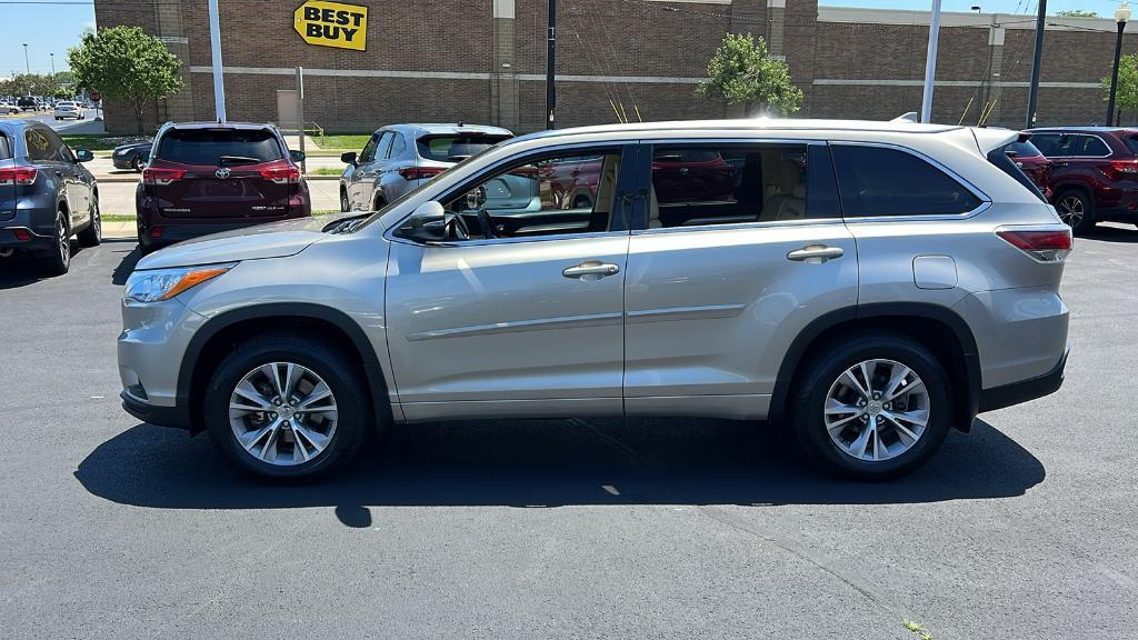 used 2015 Toyota Highlander car, priced at $24,990