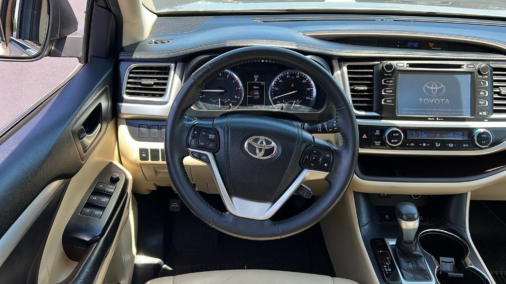 used 2015 Toyota Highlander car, priced at $24,990