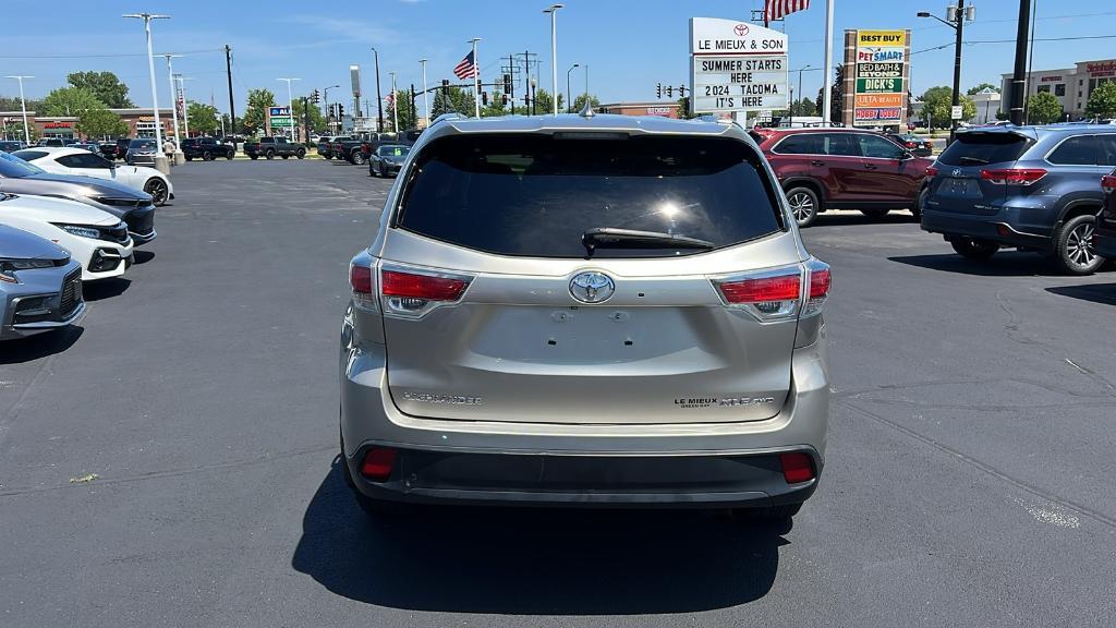 used 2015 Toyota Highlander car, priced at $24,990