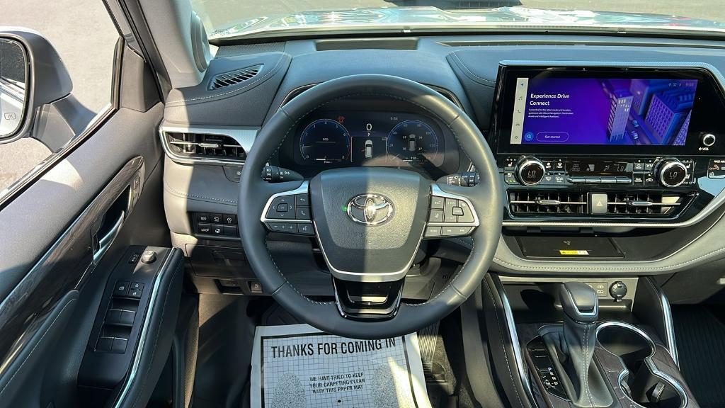 used 2023 Toyota Highlander car, priced at $46,990