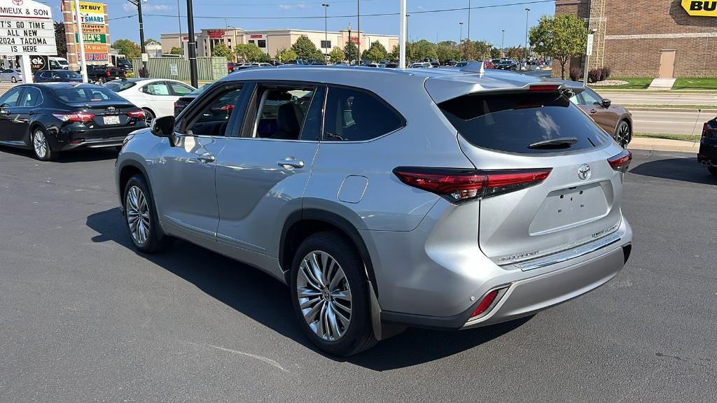 used 2023 Toyota Highlander car, priced at $46,990