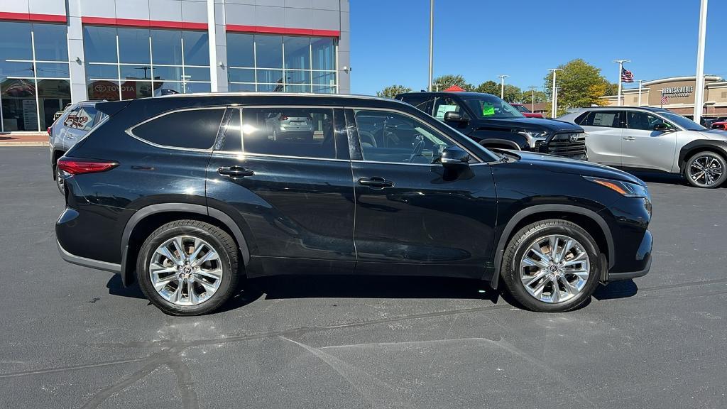 used 2021 Toyota Highlander car, priced at $37,990