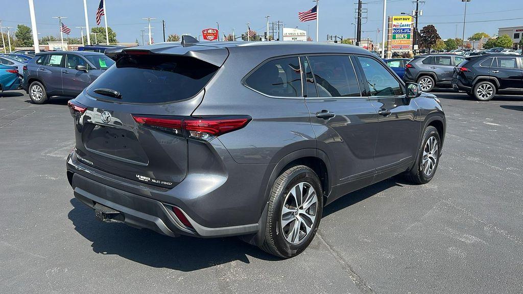 used 2022 Toyota Highlander car, priced at $35,990