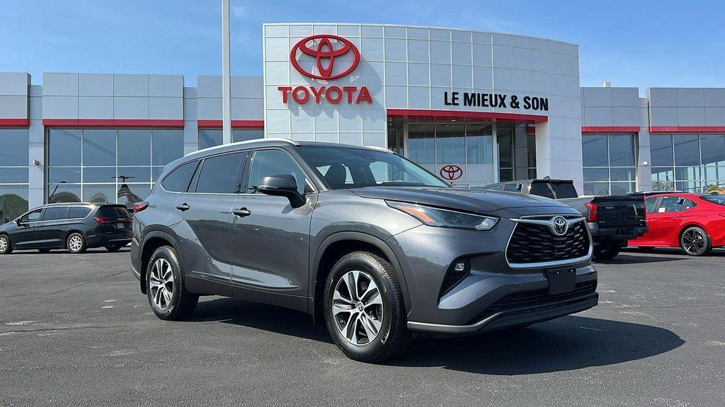 used 2022 Toyota Highlander car, priced at $35,990