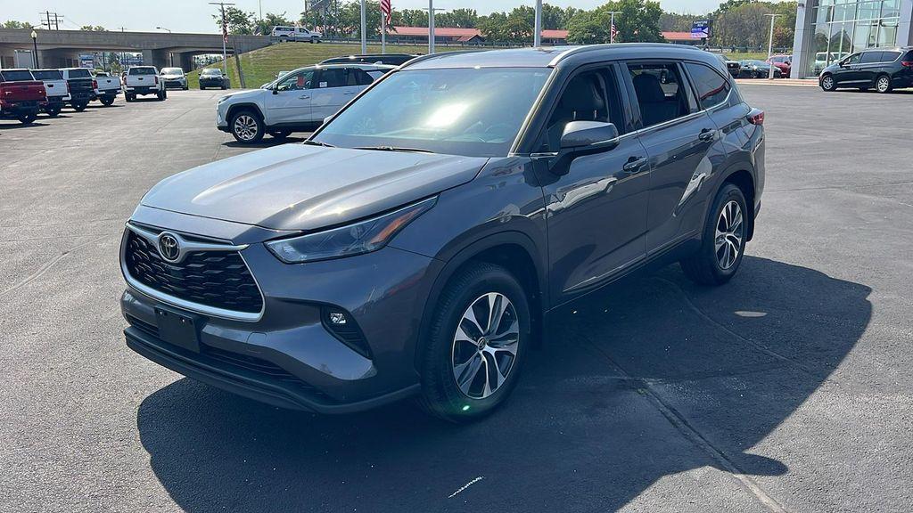 used 2022 Toyota Highlander car, priced at $35,990