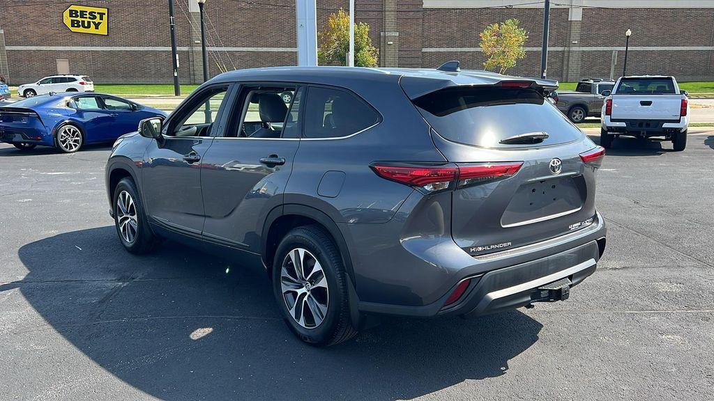 used 2022 Toyota Highlander car, priced at $35,990
