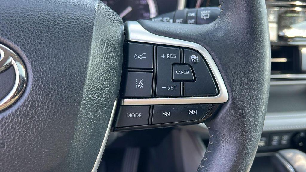 used 2022 Toyota Highlander car, priced at $35,990