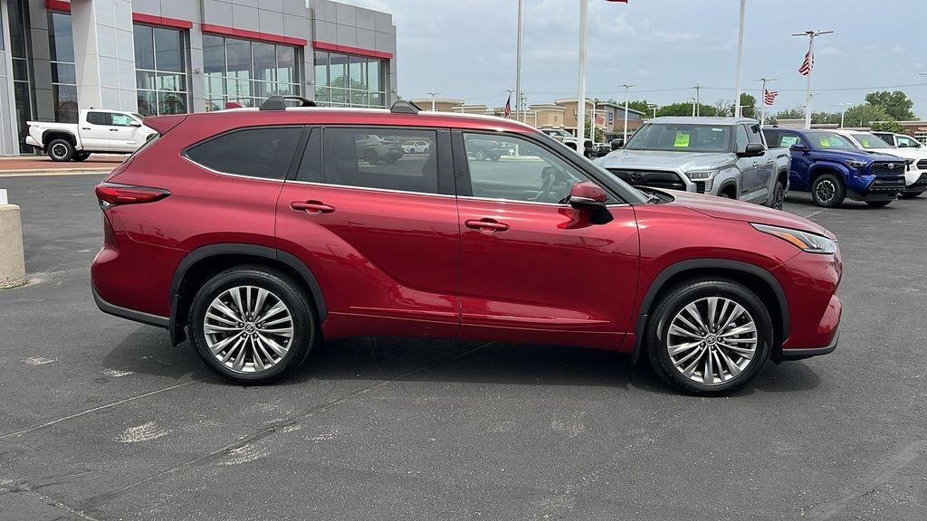 used 2021 Toyota Highlander car, priced at $44,990