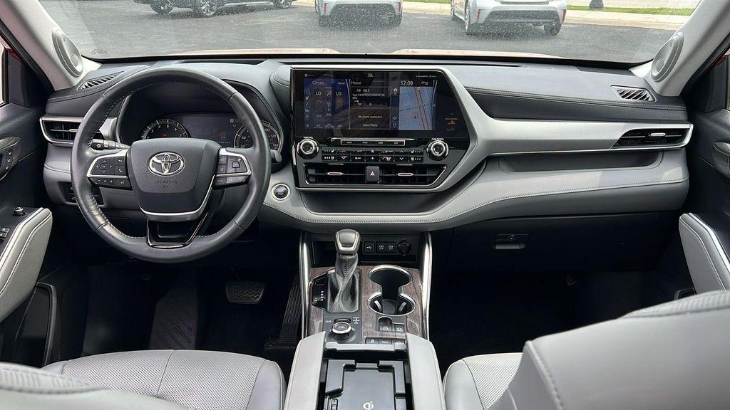 used 2021 Toyota Highlander car, priced at $44,990