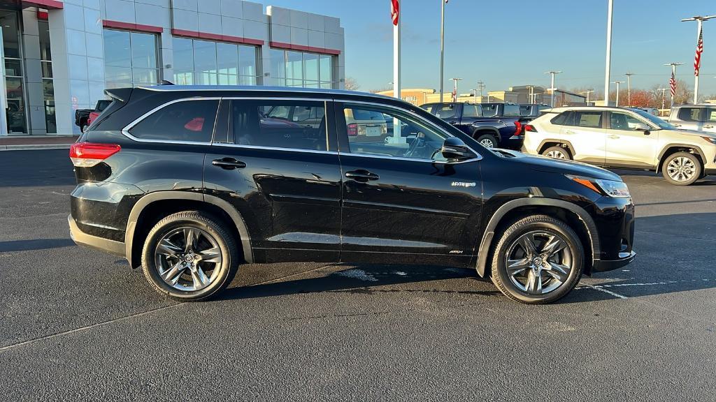 used 2019 Toyota Highlander Hybrid car, priced at $29,990