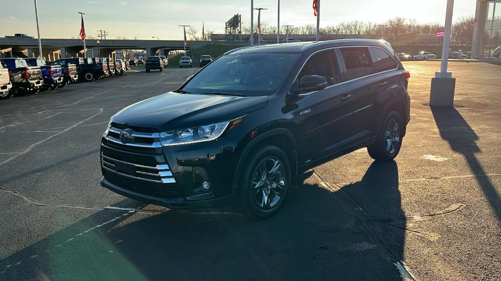 used 2019 Toyota Highlander Hybrid car, priced at $29,990