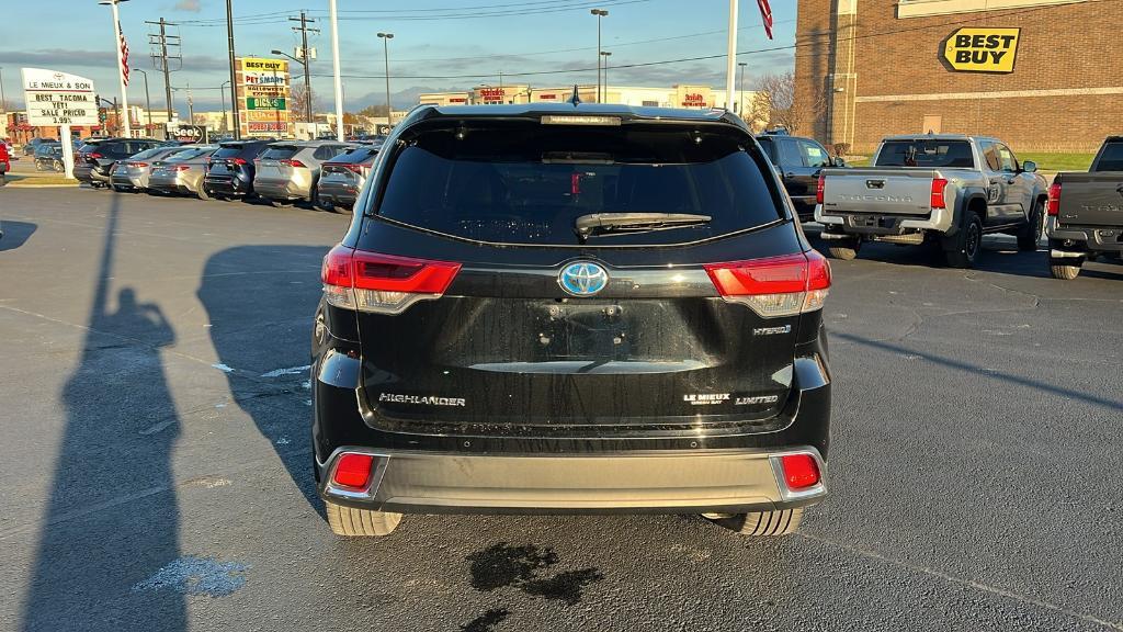 used 2019 Toyota Highlander Hybrid car, priced at $29,990