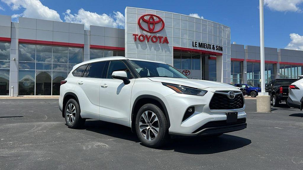 used 2022 Toyota Highlander car, priced at $40,990