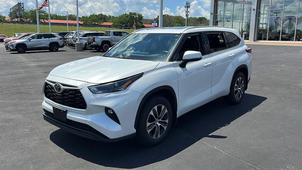 used 2022 Toyota Highlander car, priced at $40,990