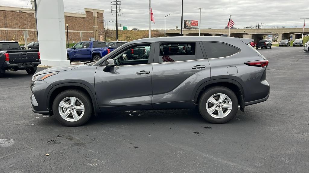 used 2024 Toyota Highlander car, priced at $48,990