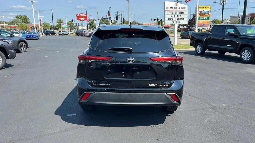 used 2023 Toyota Highlander car, priced at $39,990