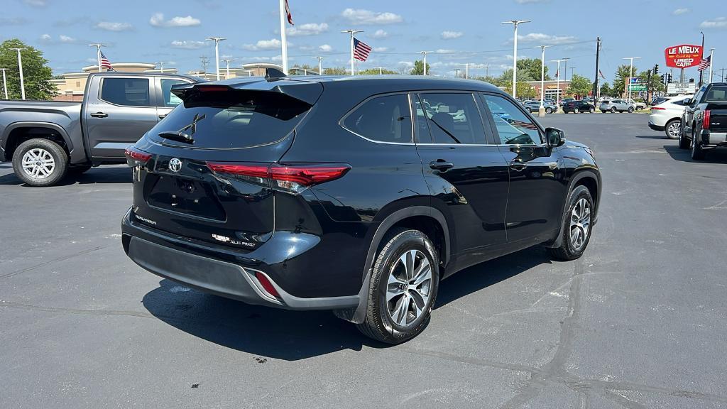 used 2023 Toyota Highlander car, priced at $39,990