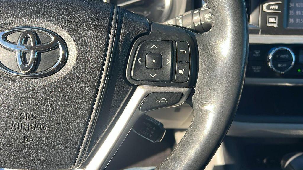 used 2014 Toyota Highlander car, priced at $11,990