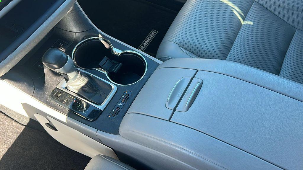 used 2014 Toyota Highlander car, priced at $11,990