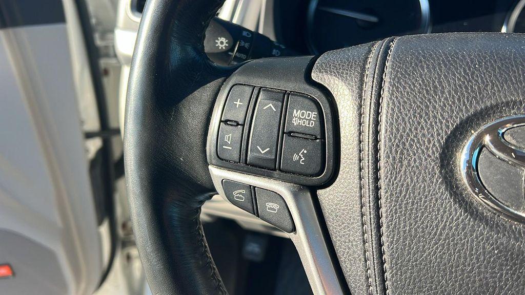 used 2014 Toyota Highlander car, priced at $11,990