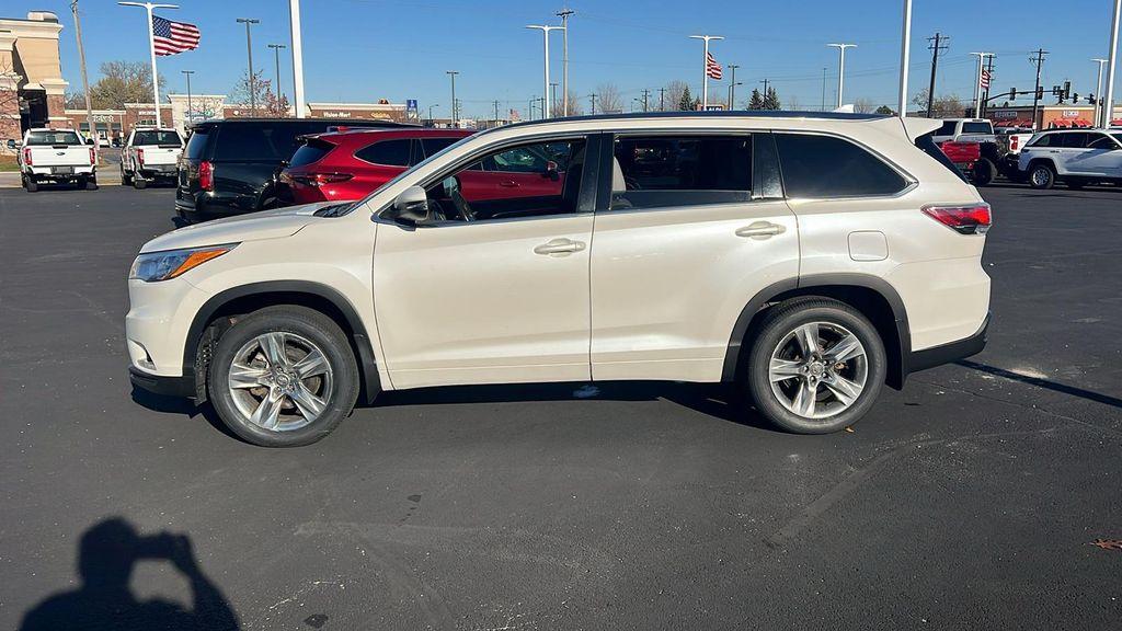 used 2014 Toyota Highlander car, priced at $11,990