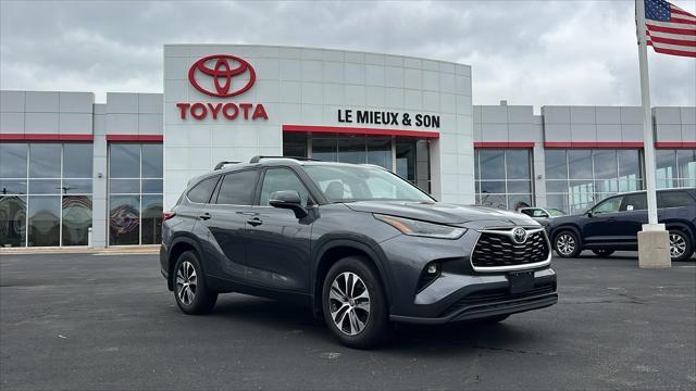 used 2021 Toyota Highlander car, priced at $38,990