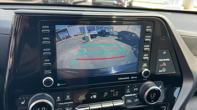 used 2022 Toyota Highlander car, priced at $39,990