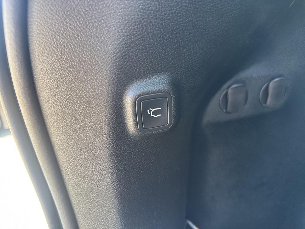 used 2019 Jeep Cherokee car, priced at $18,988