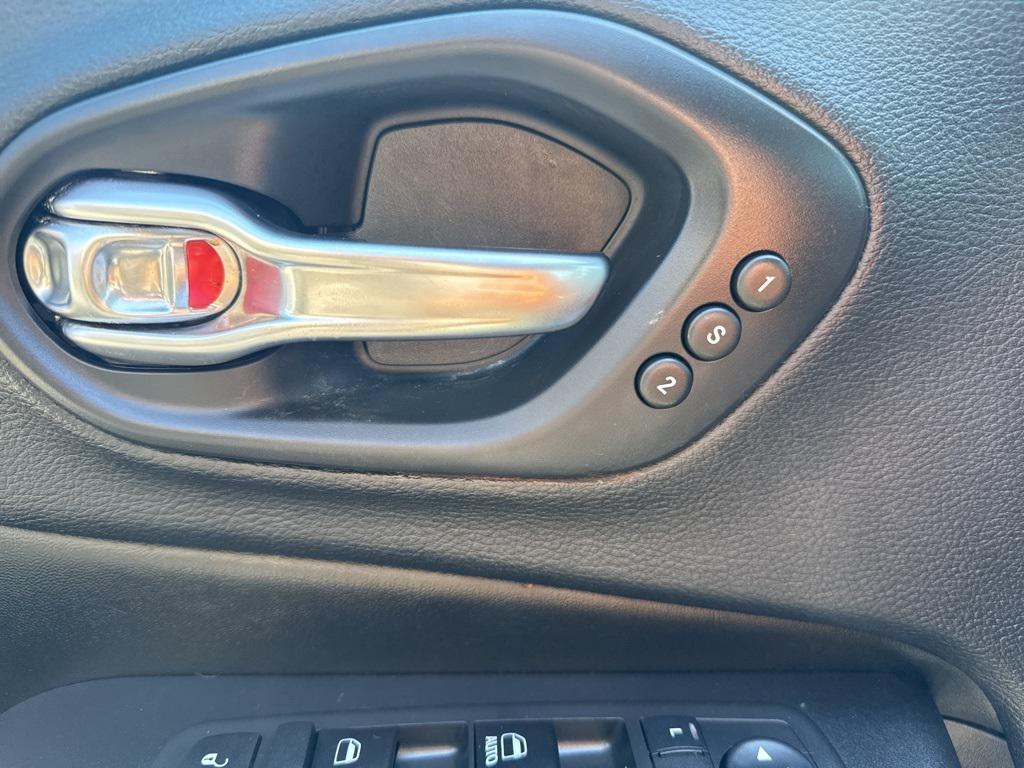used 2019 Jeep Cherokee car, priced at $18,988