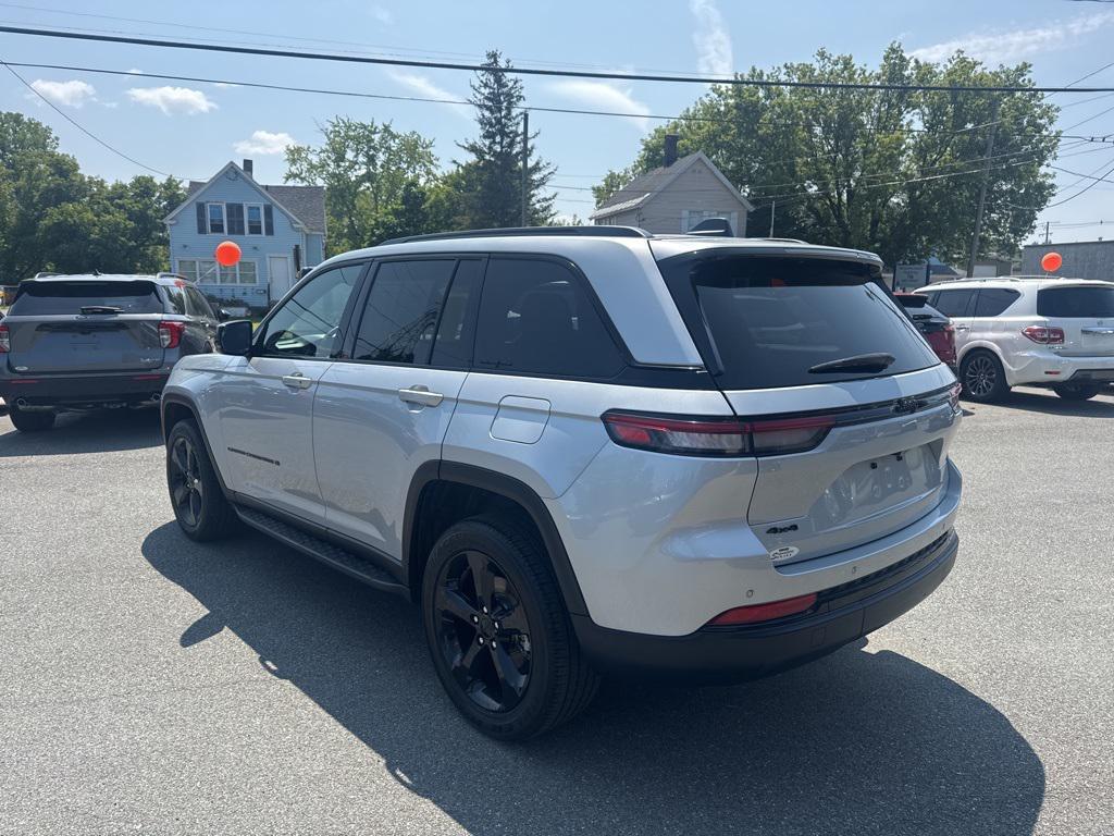 used 2022 Jeep Grand Cherokee car, priced at $35,288
