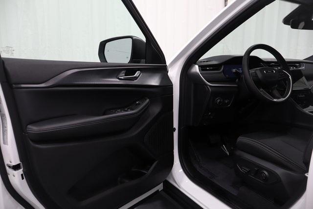 new 2025 Jeep Grand Cherokee car, priced at $34,570