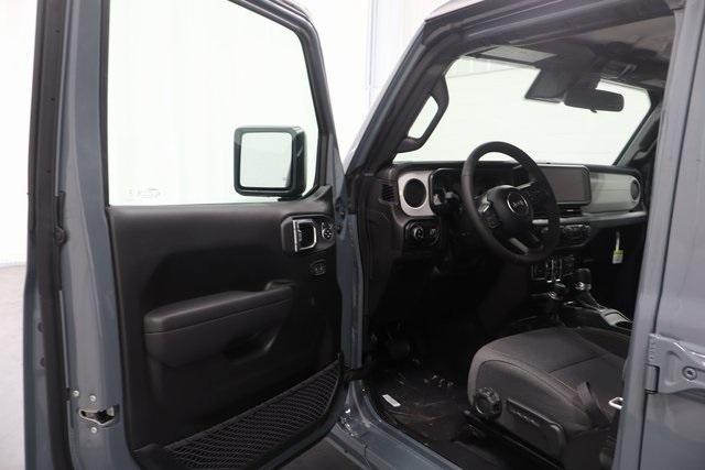 new 2025 Jeep Gladiator car, priced at $46,775