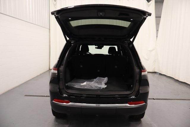 new 2025 Jeep Grand Cherokee car, priced at $39,999