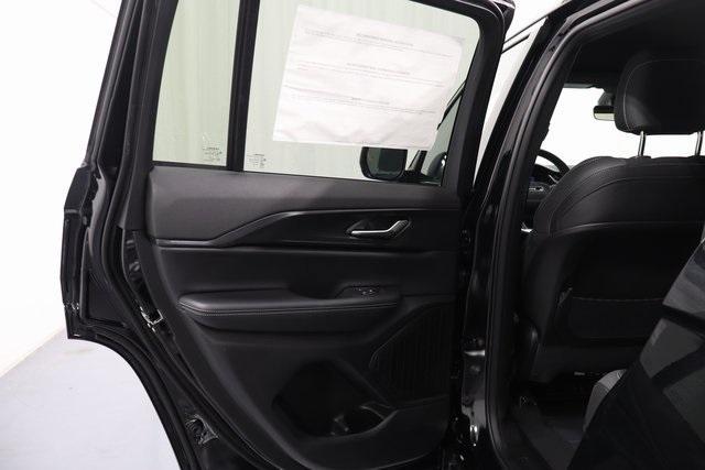 new 2025 Jeep Grand Cherokee car, priced at $39,999