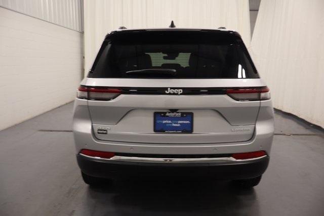 new 2025 Jeep Grand Cherokee car, priced at $39,999